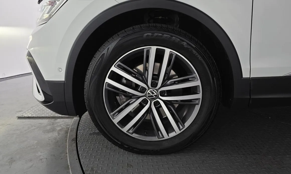 Volkswagen Tiguan — фото 8