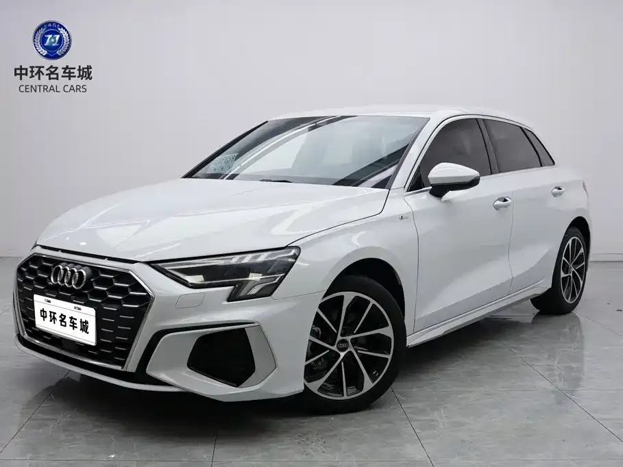 Audi A3 — фото 1