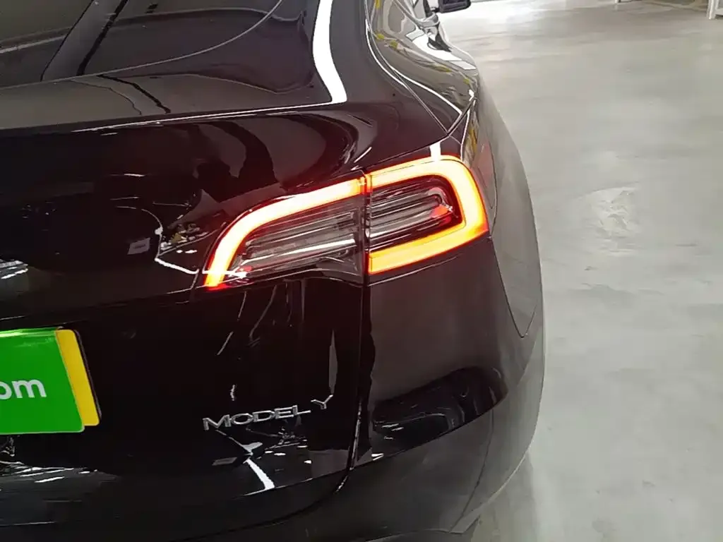 Tesla Model Y — фото 5