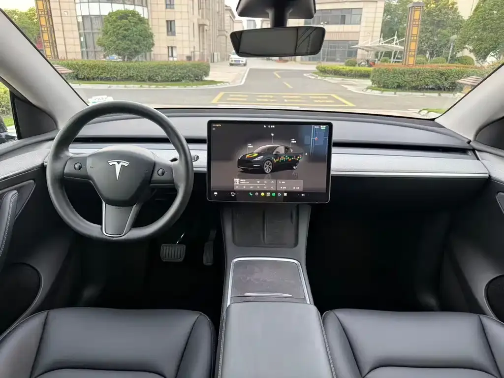 Tesla Model Y — фото 2
