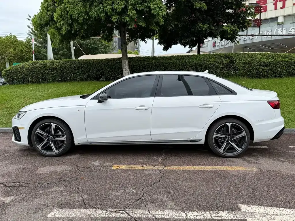 Audi A4L — фото 10