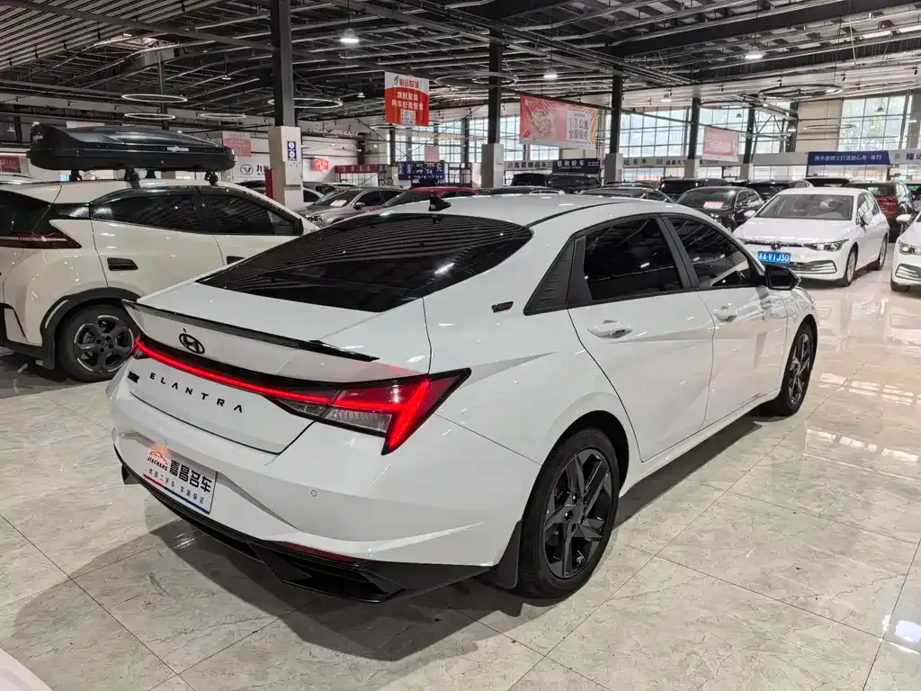 Hyundai Elantra — фото 4