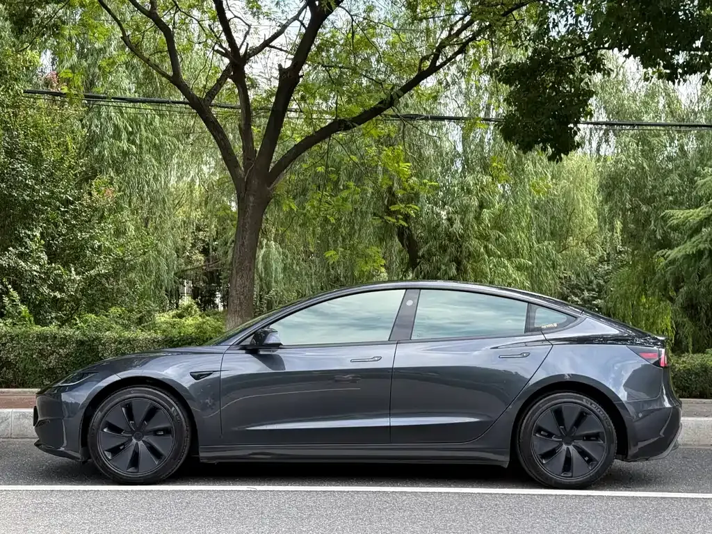 Tesla Model 3 — фото 10