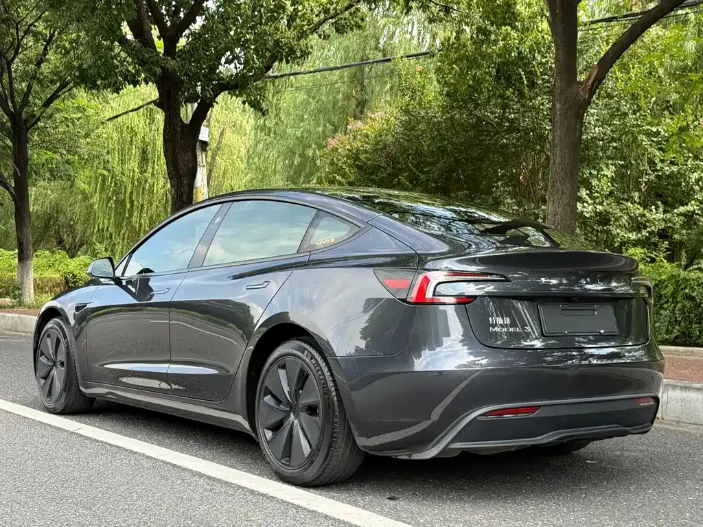 Tesla Model 3 — фото 5