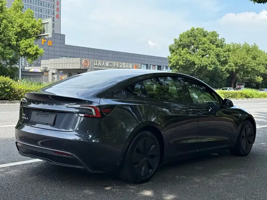 Tesla Model 3 — фото 9