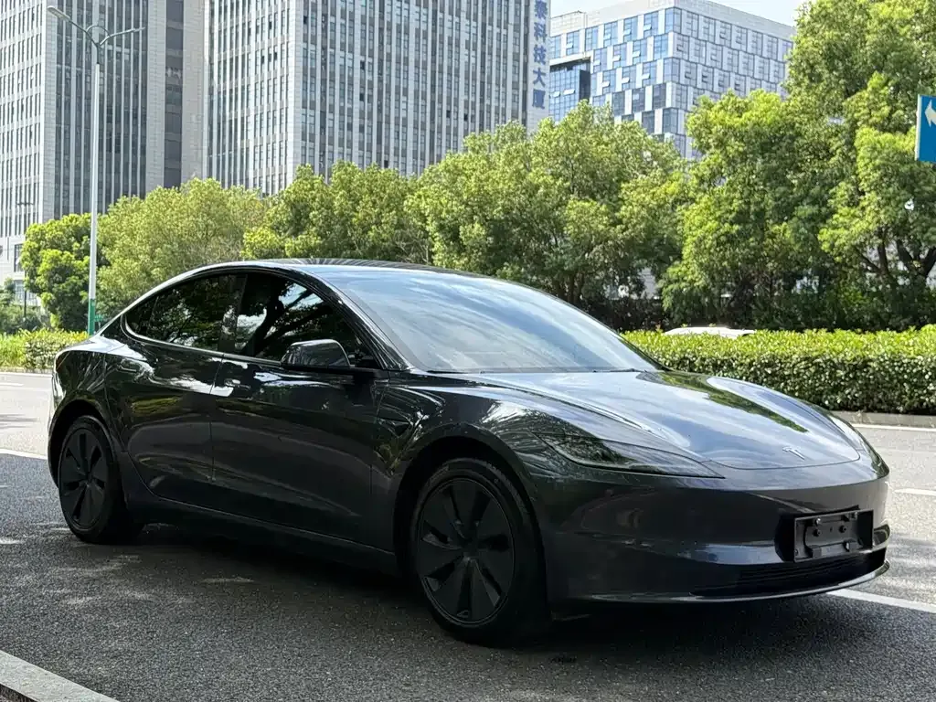 Tesla Model 3 — фото 7