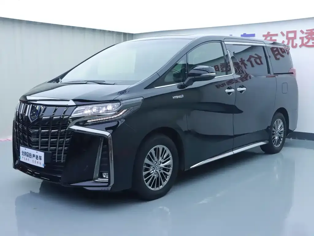 Toyota Alphard — фото 1