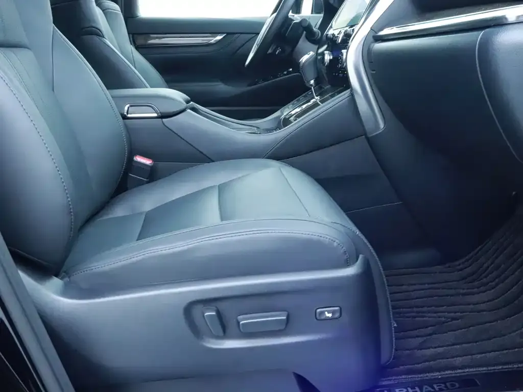 Toyota Alphard — фото 4