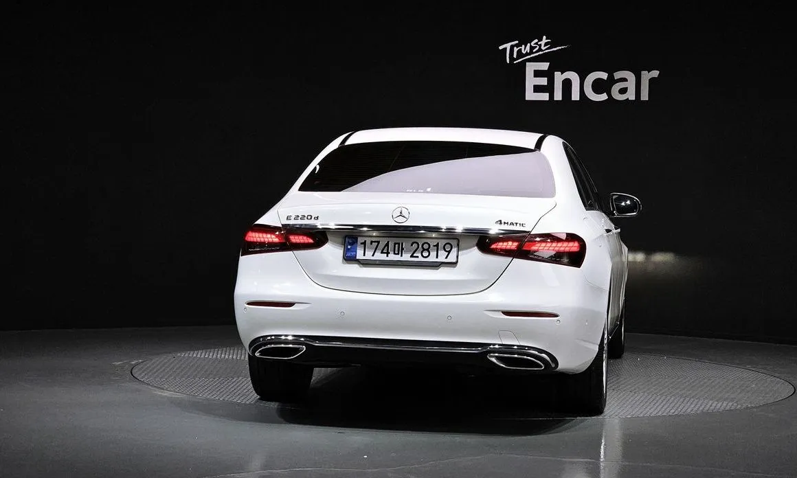 Mercedes-Benz E-Class — фото 10