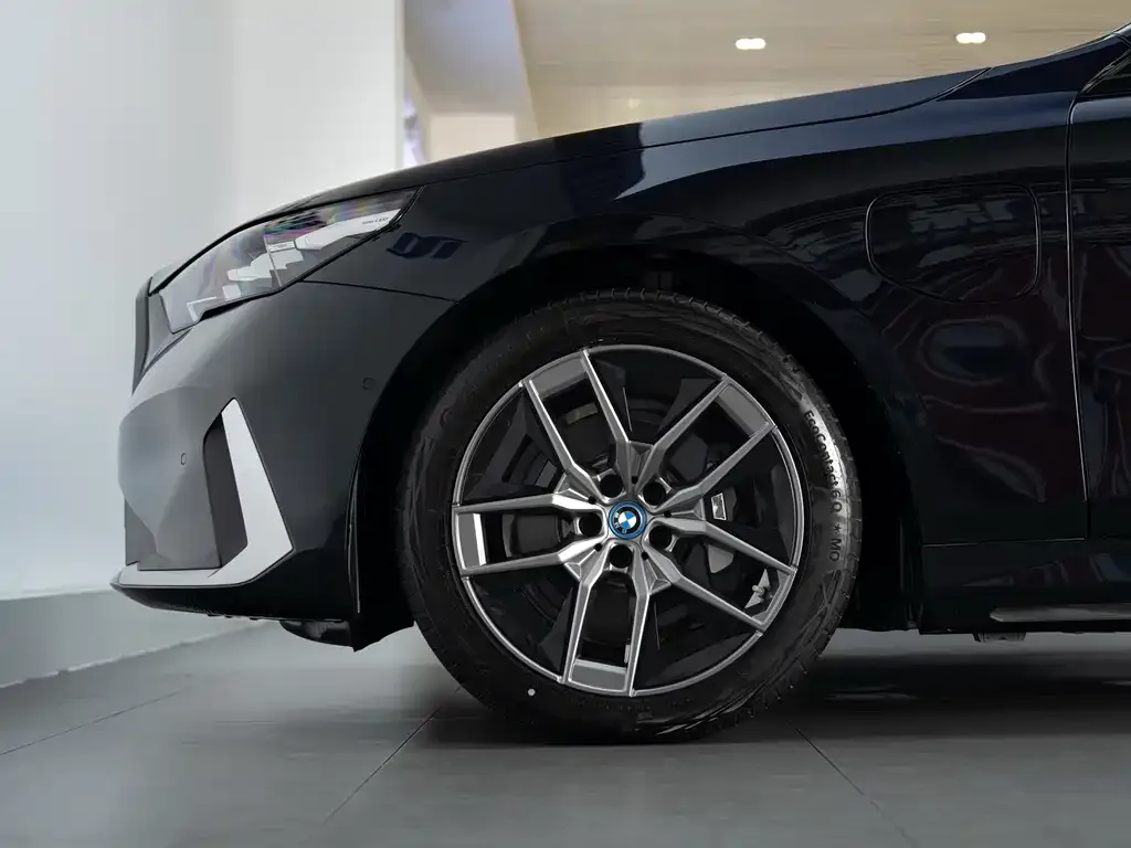 BMW i5 — фото 4