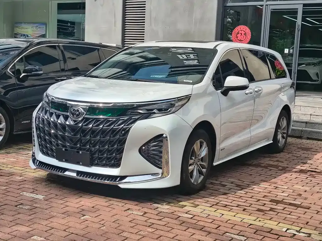 Toyota Sienna — фото 1