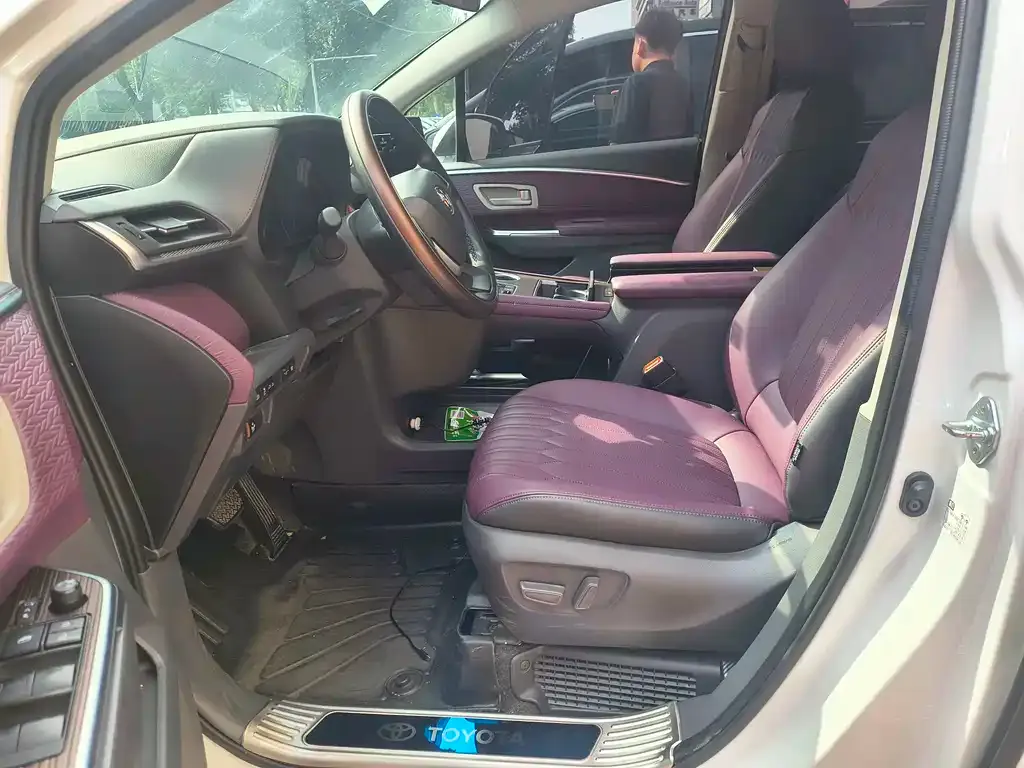 Toyota Sienna — фото 3