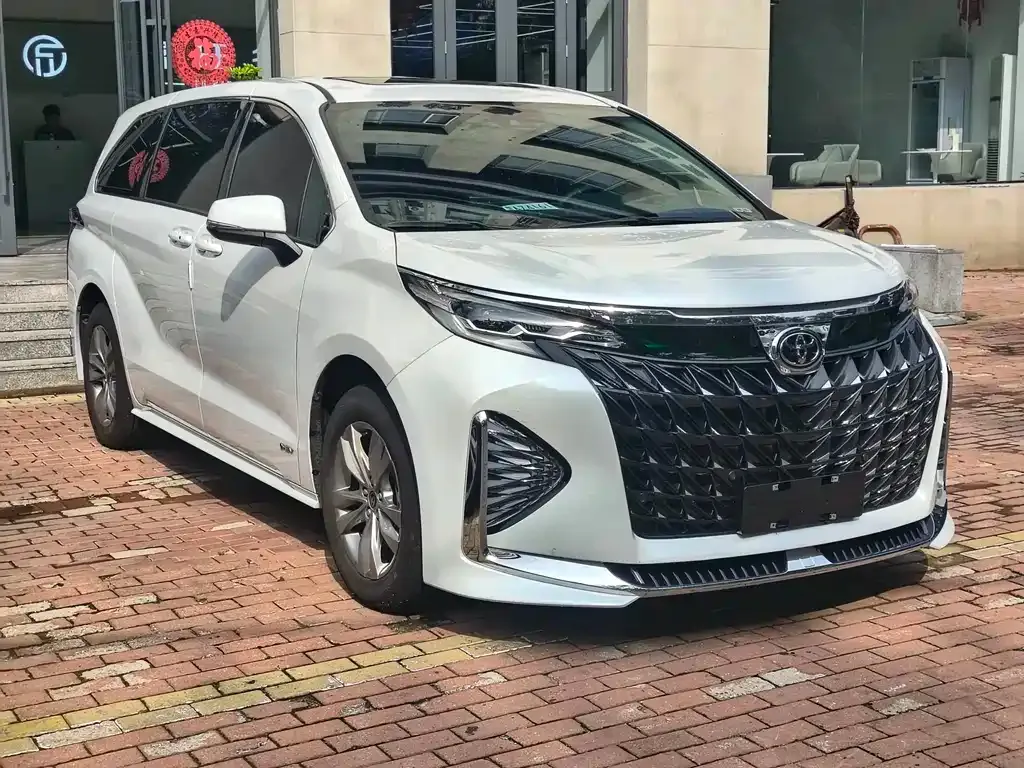Toyota Sienna — фото 7