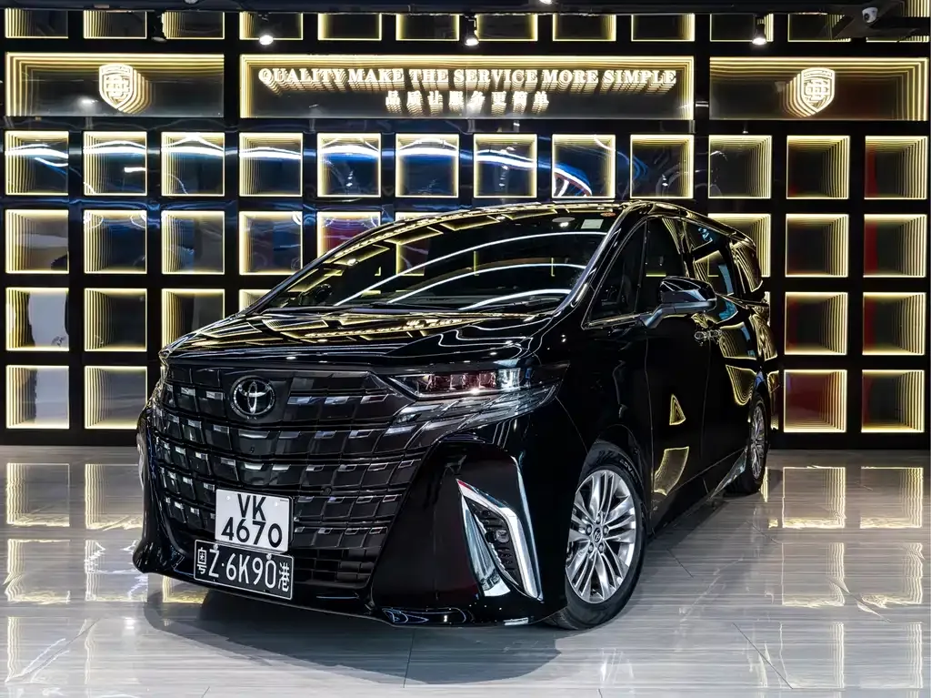 Toyota Alphard — фото 1
