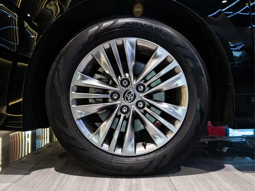 Toyota Alphard — фото 3