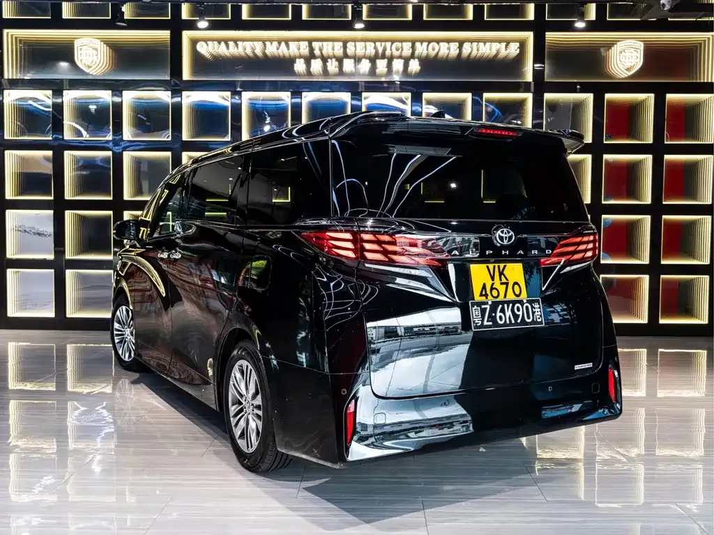 Toyota Alphard — фото 8