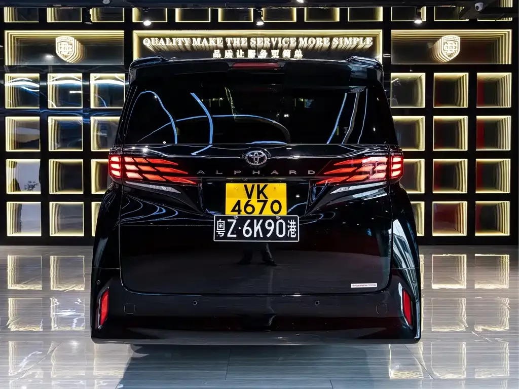 Toyota Alphard — фото 4