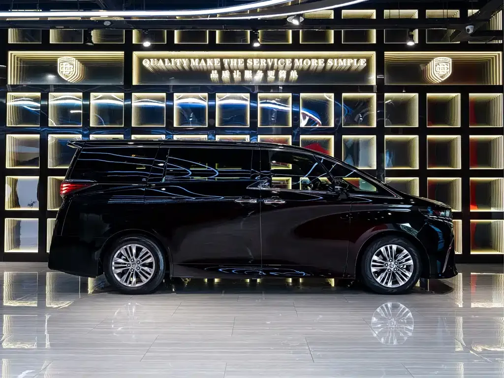 Toyota Alphard — фото 2