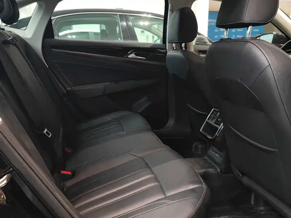 Volkswagen Passat — фото 6