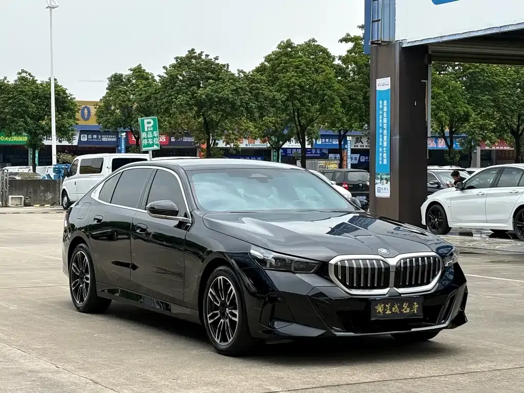 BMW 5 Series — фото 10