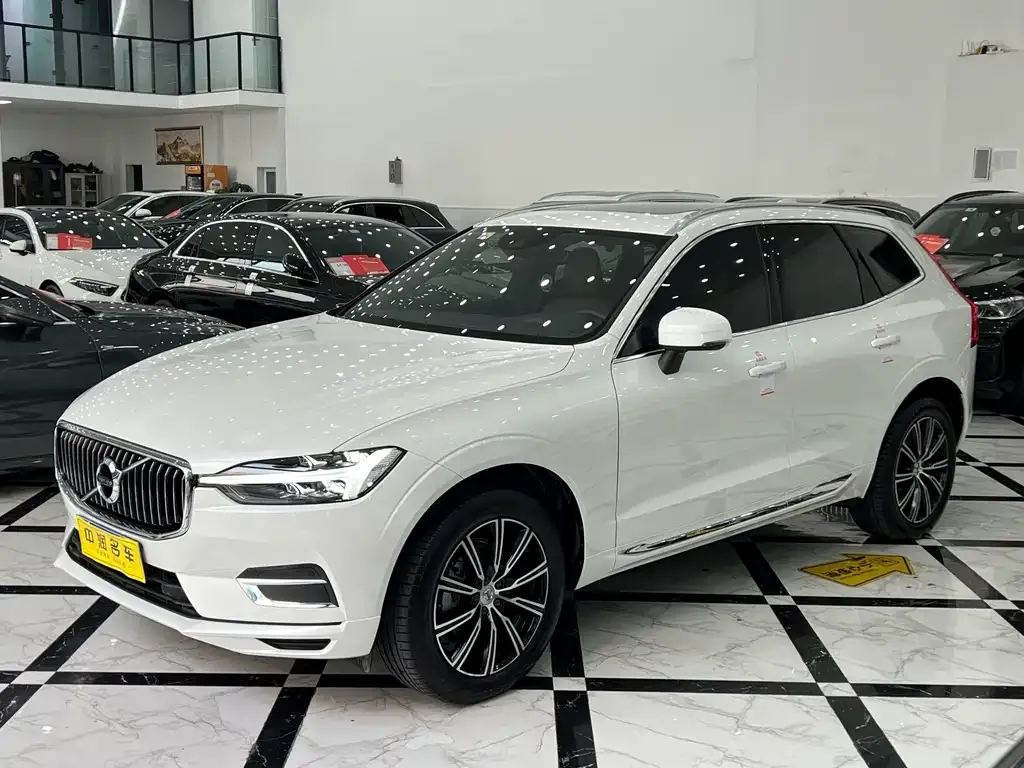 Volvo XC60 — фото 1