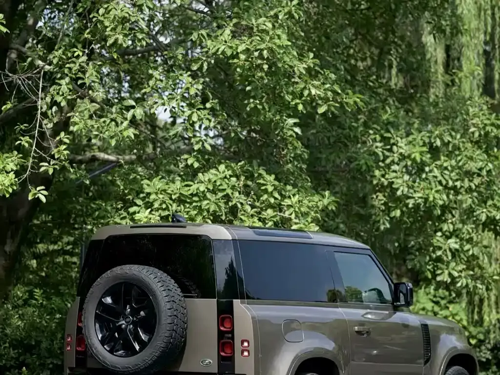 Land Rover Defender — фото 9