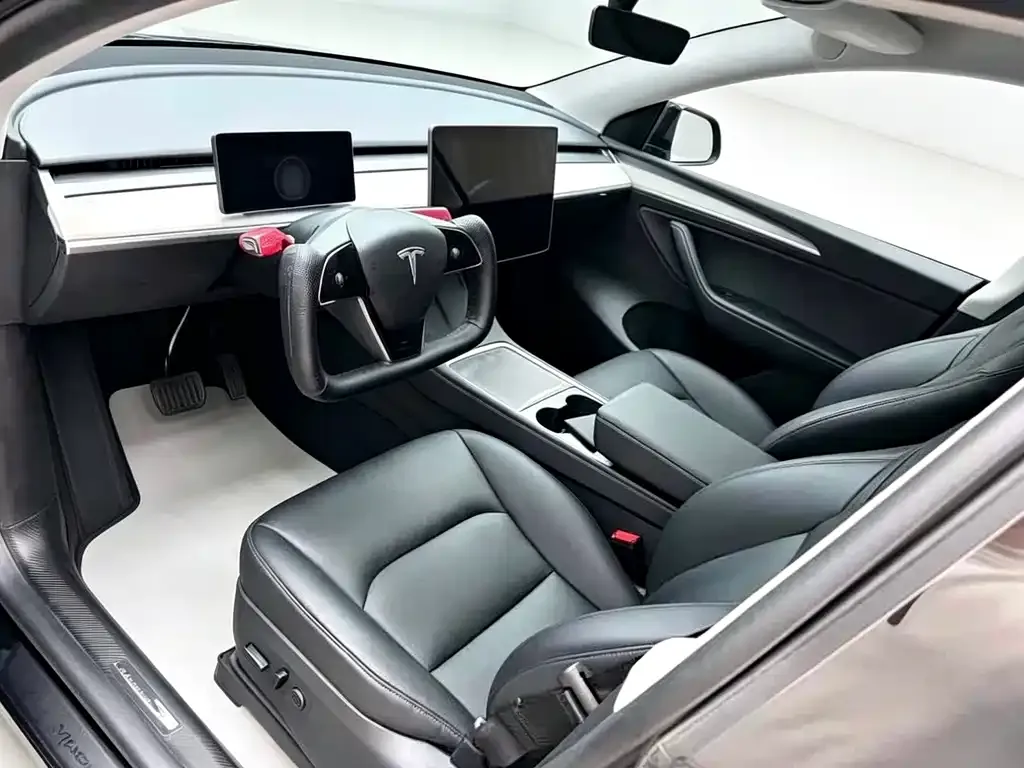 Tesla Model Y — фото 7