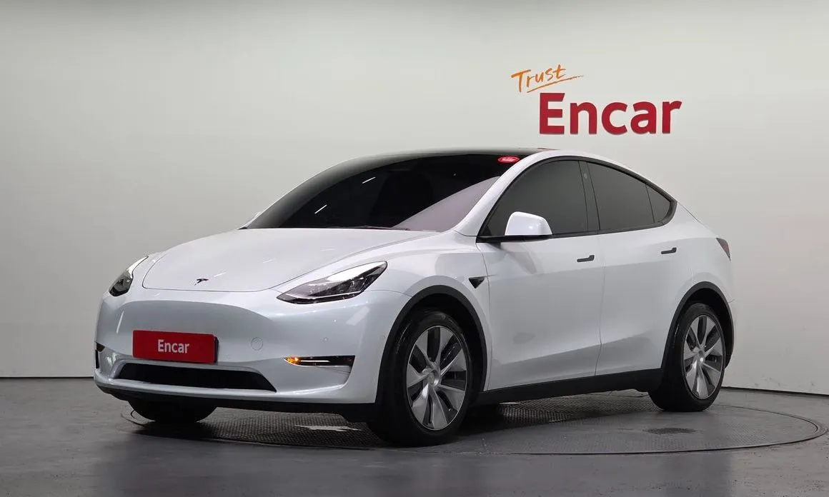 Tesla Model Y — фото 1