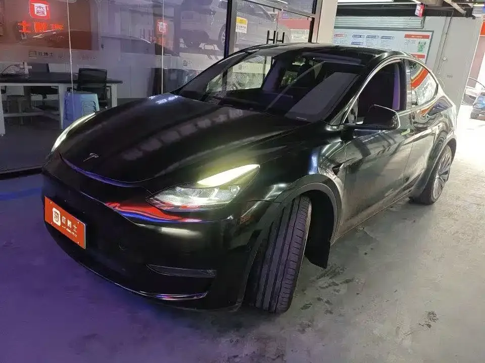 Tesla Model Y — фото 1