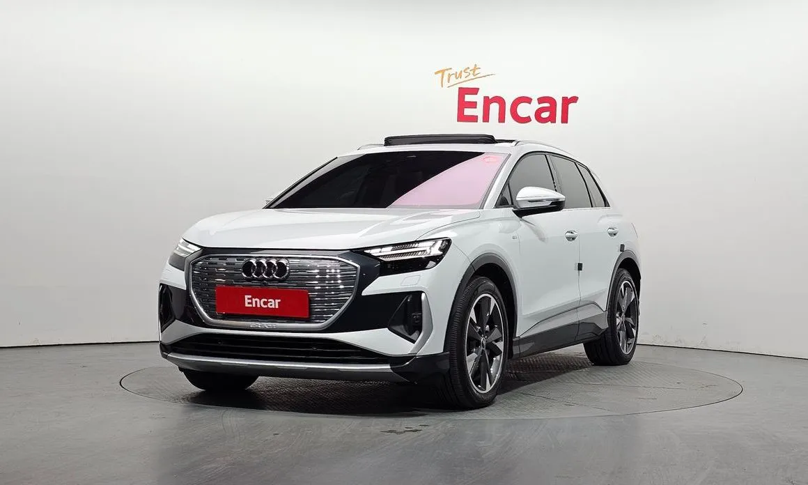 Audi Q4 e-tron — фото 1