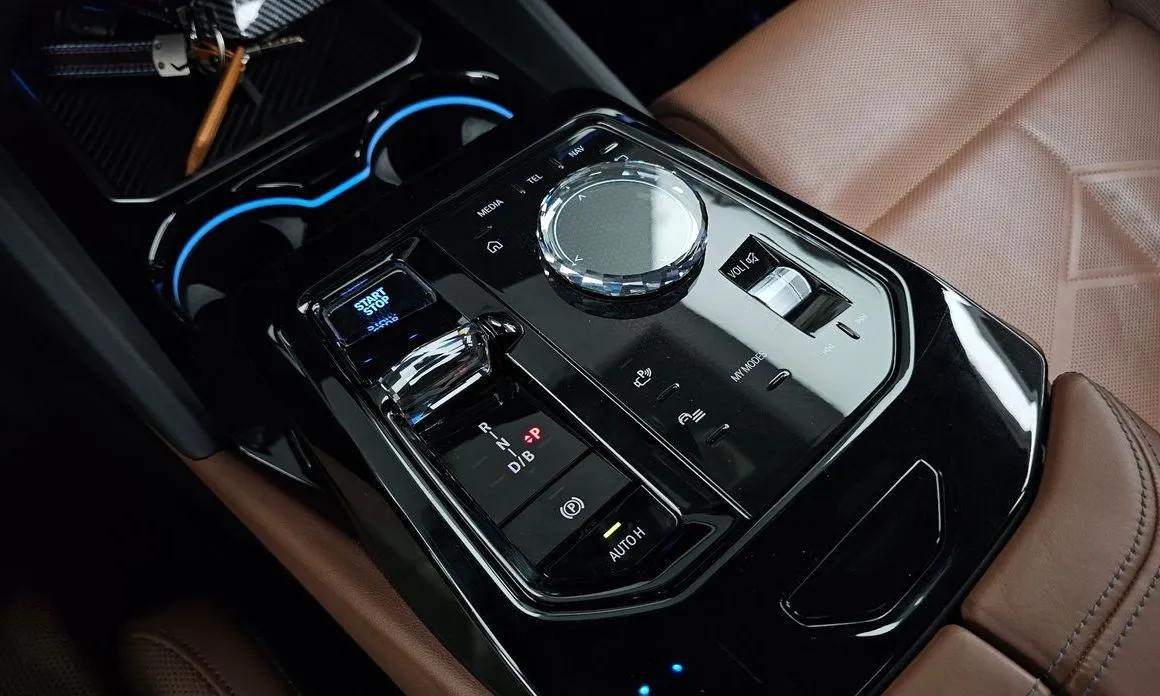 BMW i5 — фото 6