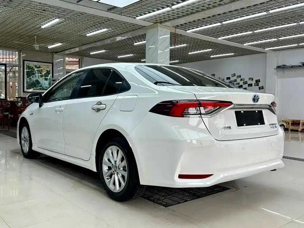Toyota Corolla — фото 6