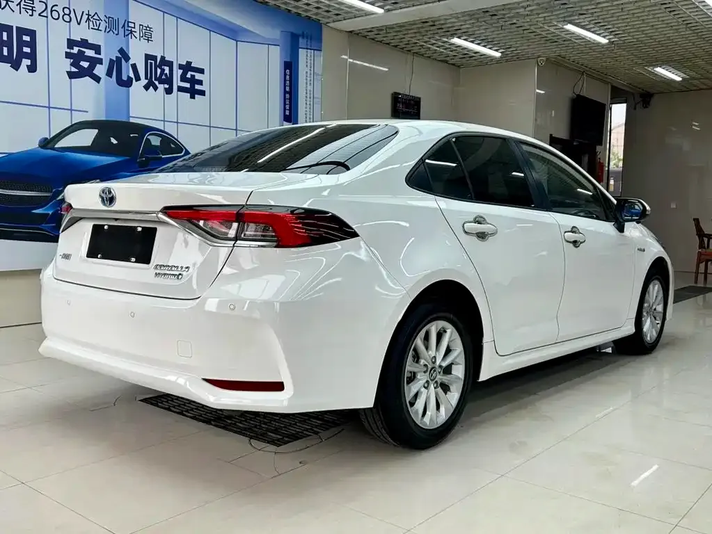 Toyota Corolla — фото 10