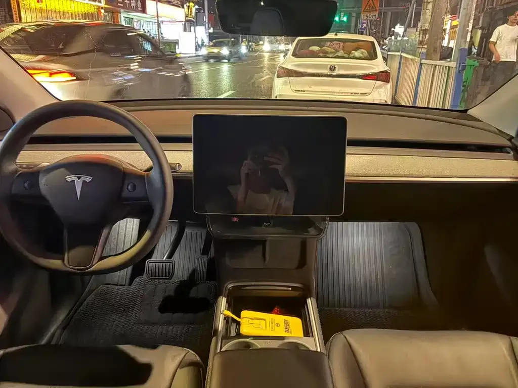 Tesla Model Y — фото 8