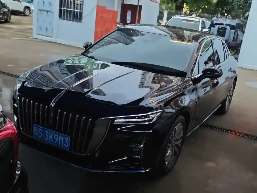 Hongqi H5 — фото 1