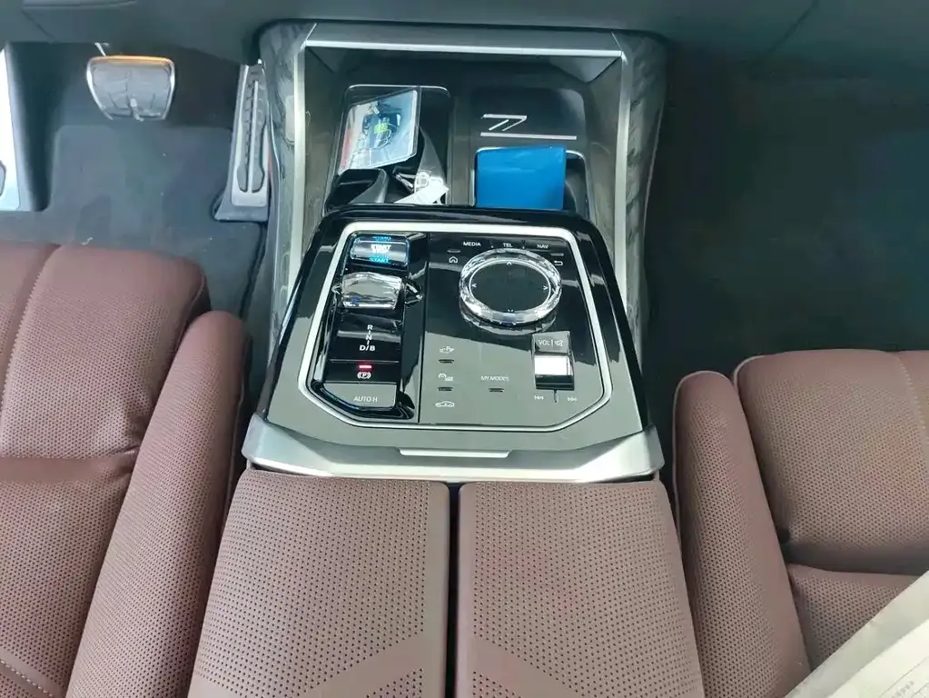 BMW i7 — фото 3