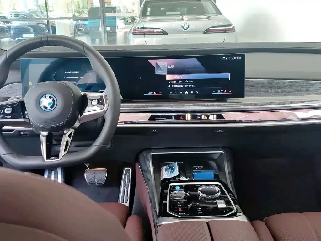 BMW i7 — фото 2