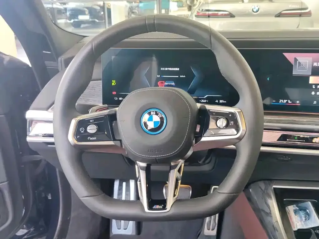 BMW i7 — фото 7