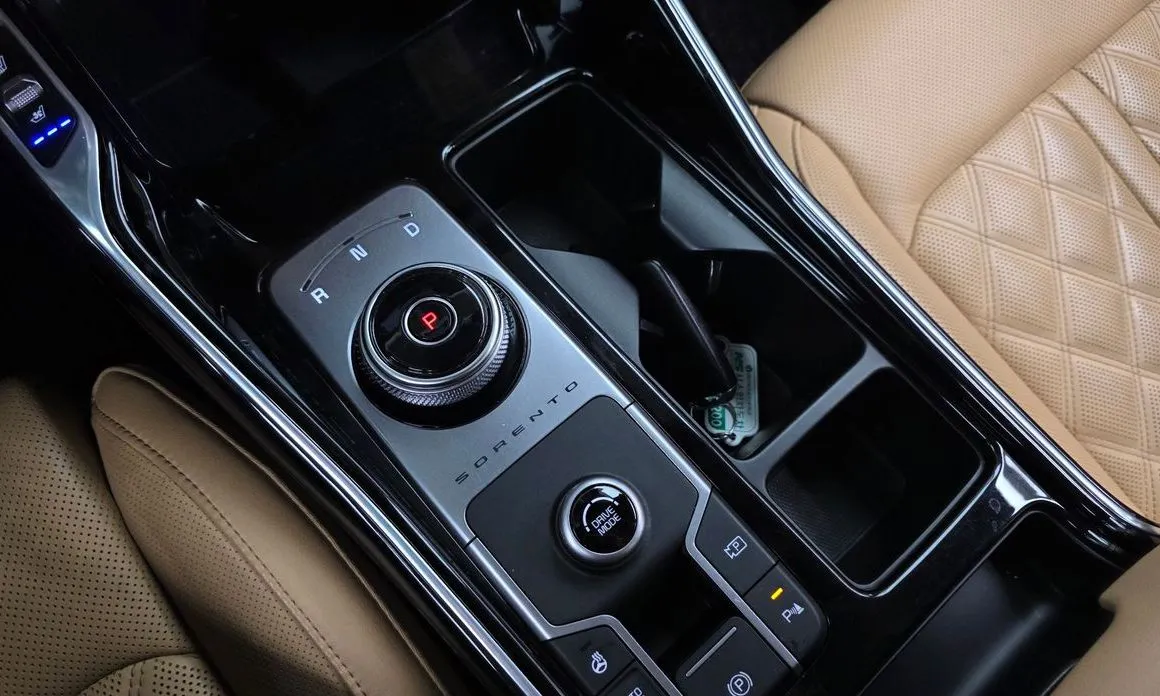 Kia Sorento — фото 8