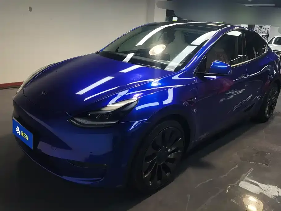 Tesla Model Y — фото 1