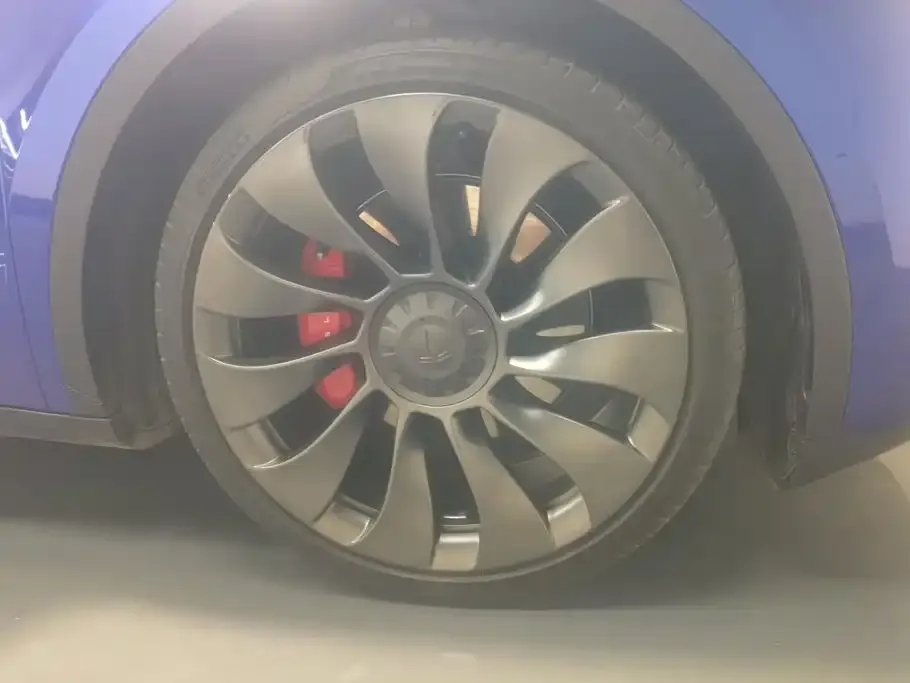 Tesla Model Y — фото 2