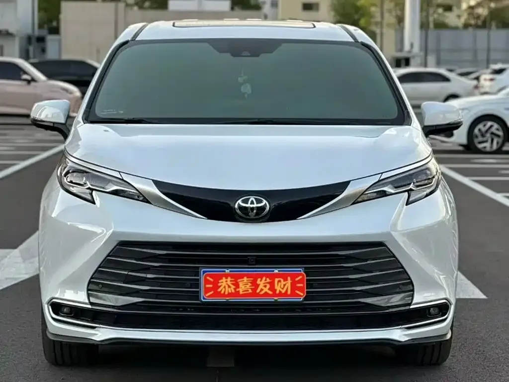 Toyota Sienna — фото 3