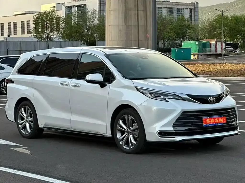 Toyota Sienna — фото 7