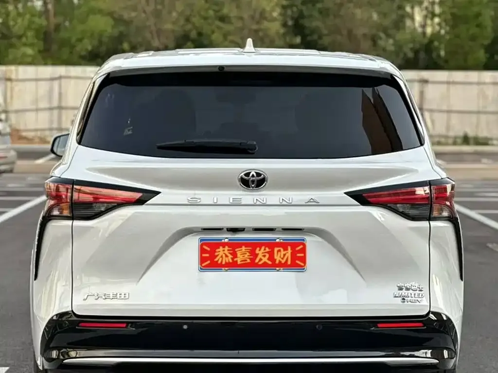 Toyota Sienna — фото 9