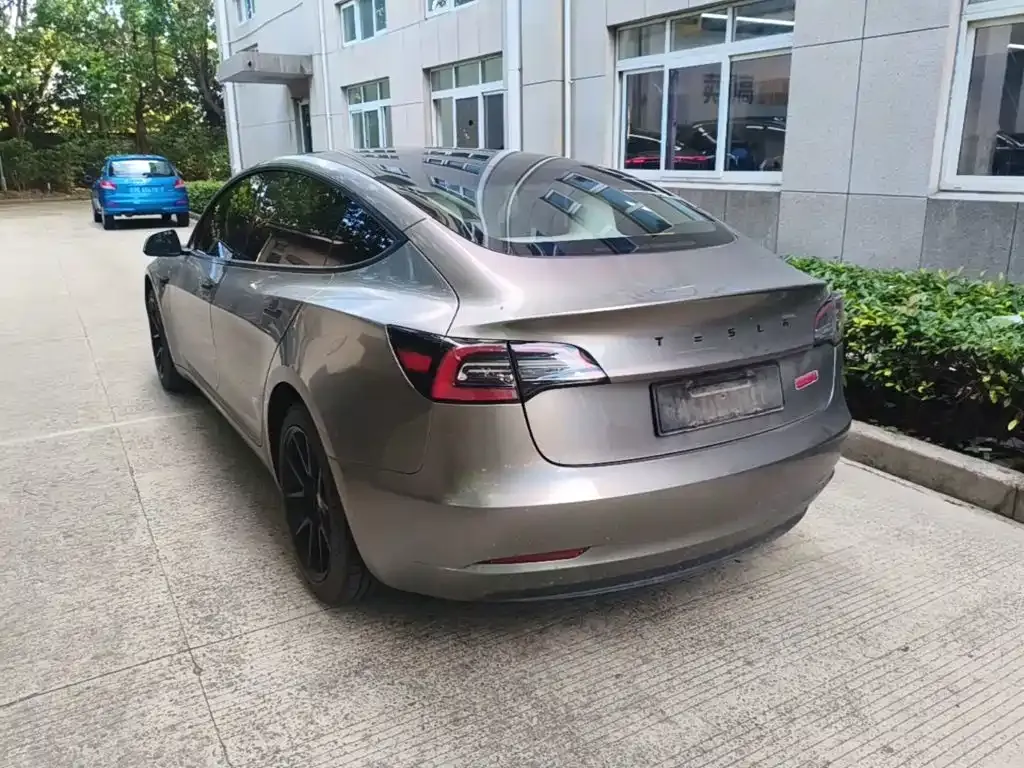 Tesla Model 3 — фото 4