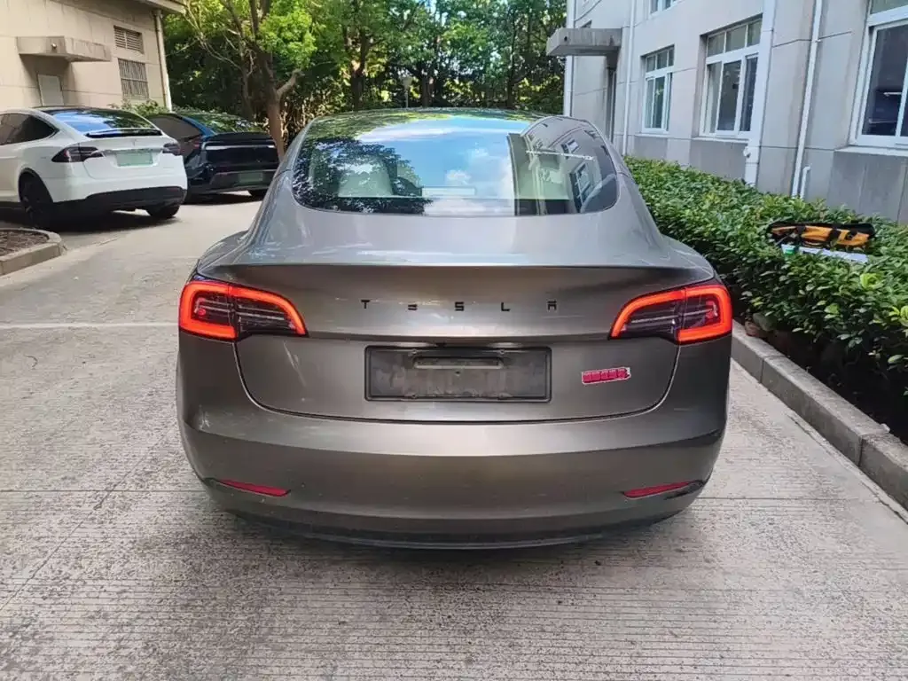 Tesla Model 3 — фото 6