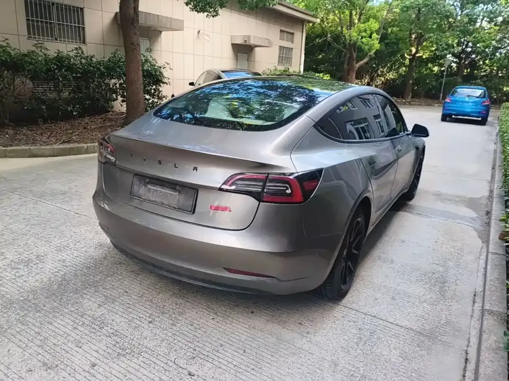 Tesla Model 3 — фото 10