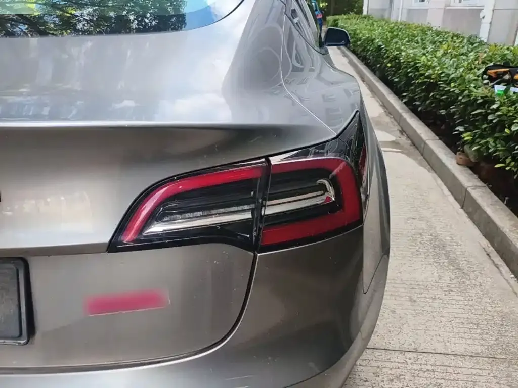 Tesla Model 3 — фото 3