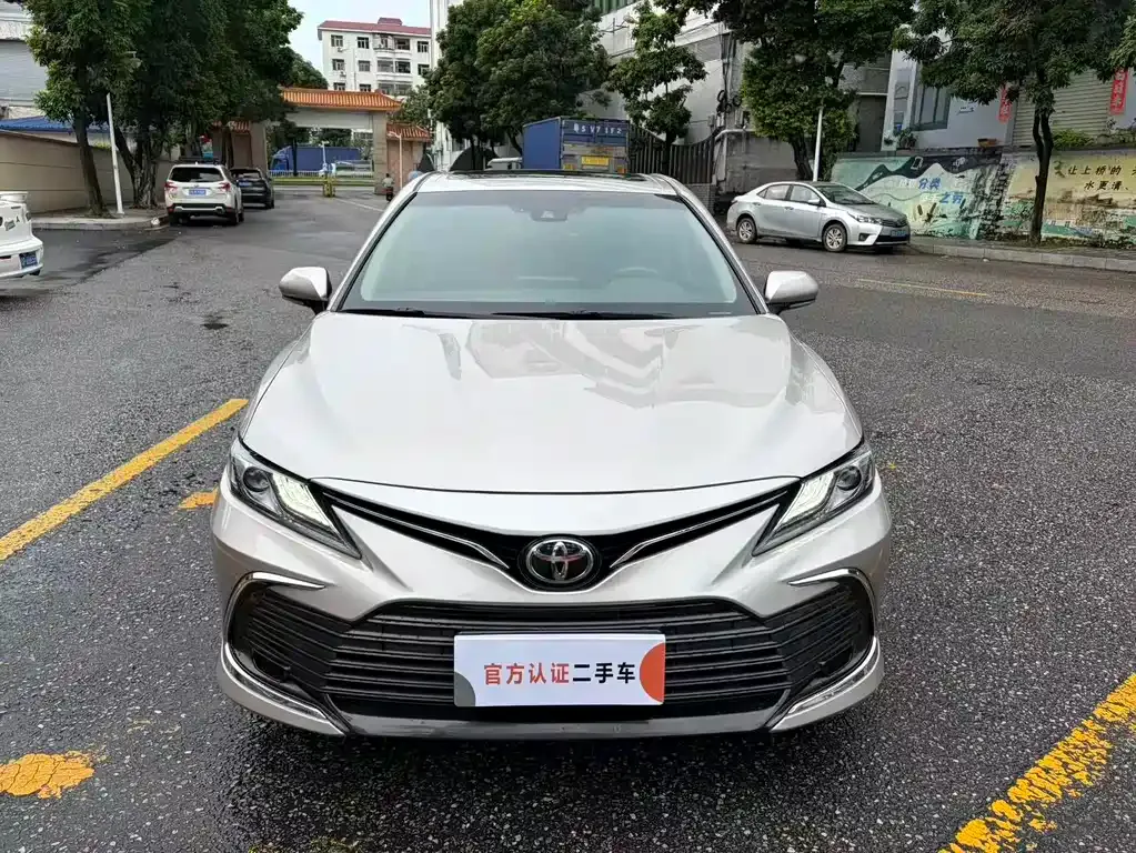Toyota Camry — фото 8