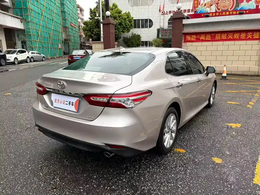 Toyota Camry — фото 9